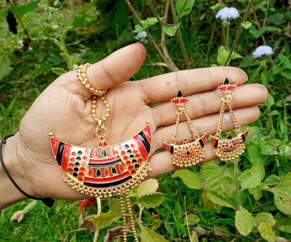 Assamese_Traditional_Gold_Plated_Red_Black_Colour_Joonbiri_Chain_Jewellery_Set_For_Women_Girls